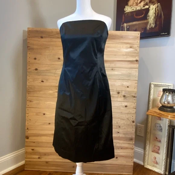 Isaac Mizrahi Little Black Satin Dress size 8 Strapless Elegant  sophisticated
